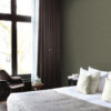 Origin Wallcoverings krokodillinahk tapeet - taupe