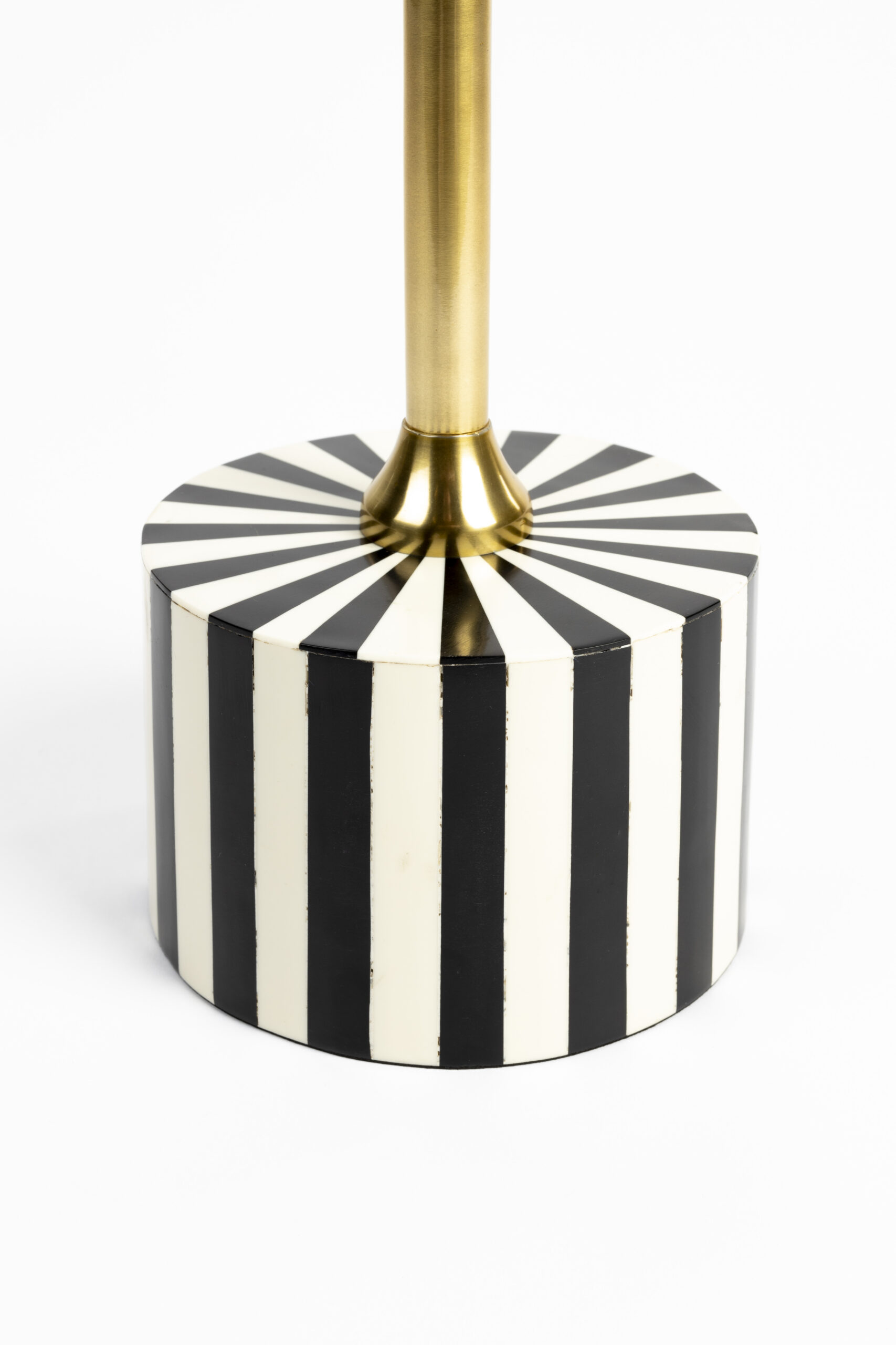 Bold Monkey abilaud Strike Lucky